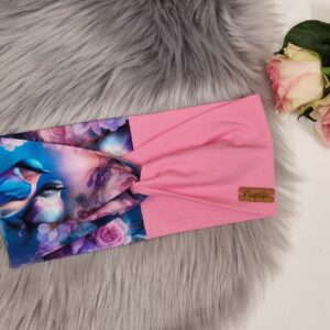 Peapael Sinised linnud lilleokstel ja hele fuksia